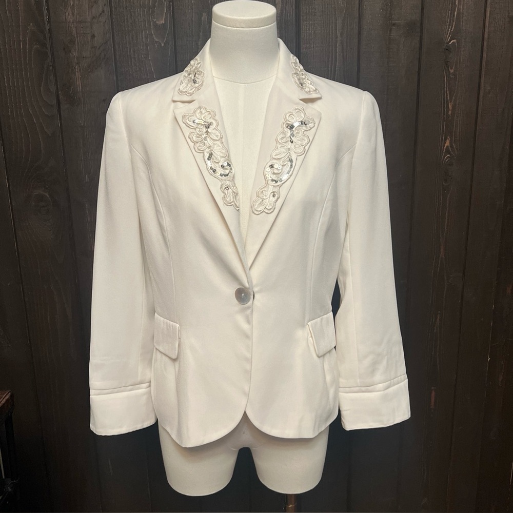 VNTG Together Ivory Women’s Blazer Sz 6. Sequin Rhinestone Appliqué Shell snap